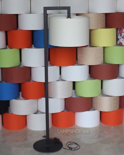 Đèn đứng chao vải DST 702 