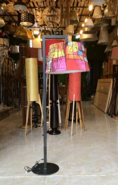 Đèn đứng chao vải hoa văn nghệ thuật DSN 701