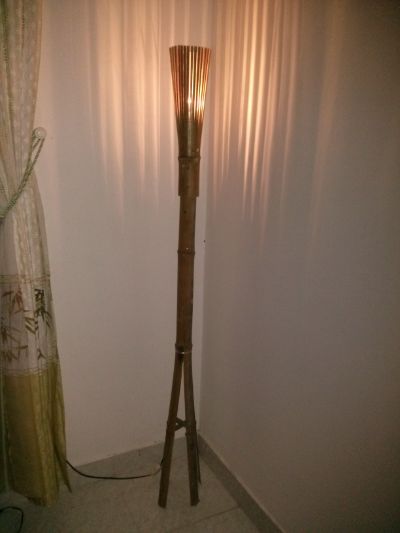 Đèn đứng tre