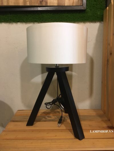Đèn ngủ ba chân gỗ