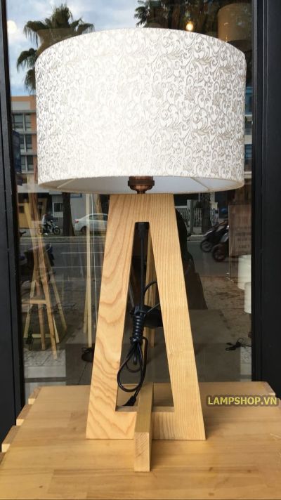 ĐÈN NGỦ CHÂN GỖ HÌNH THANG - CHAO TRÒN VẢI GẤM