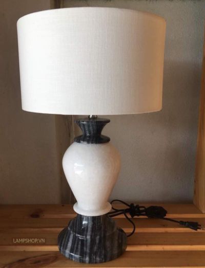 Đèn ngủ để bàn thân đá 